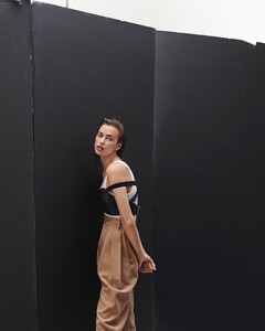 Irina-Shayk-Vogue-Brazil-Cover-Photoshoot08.thumb.jpg.1b7470c9ab94d727a904ccfbb22db71f.jpg