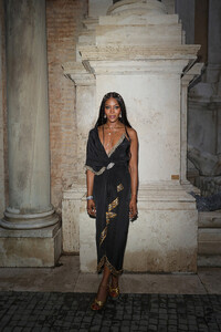 Naomi+Campbell+Gucci+Cruise+2020+Arrivals+wQIhEC07j2hx.jpg