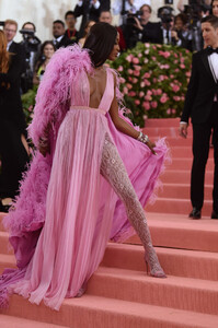 Naomi+Campbell+2019+Met+Gala+Celebrating+Camp+II5Ts-WgP1Wx.jpg