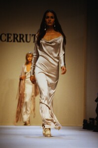 1589456294_cerruti-fw-1993(5).thumb.jpg.e9b41bfed5b745b498869d426d77145b.jpg