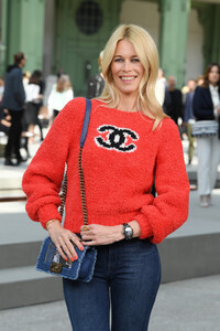 Claudia+Schiffer+Chanel+Cruise+2020+Collection+IokYKNnBToex.jpg