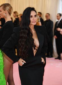 Demi+Moore+2019+Met+Gala+Celebrating+Camp+D20OCukcTc3x.jpg