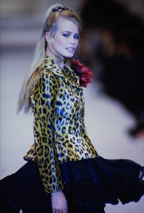 900096480_blumarine-fw-1994(8).thumb.jpg.a51b142e0a162d9459e4ffea0c295904.jpg