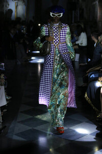 gucci-resort-2020-fashion-show-the-impression-093.thumb.jpg.8f1d5194b9994af052fba2919c709b80.jpg