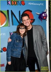 zooey-deschanel-joins-jim-carrey-at-kidding-emmy-fyc-screening-14.jpg