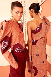 00002-Ulla-Johnson-Resort-20-credit-peter-stanglmayr.thumb.jpg.156b982e313283548a453d97bd7dff69.jpg