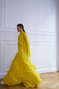 00012-Giambattista-Valli-Resort-2020.thumb.jpg.e9e604a79e9a69c2d51f26da092a9741.jpg