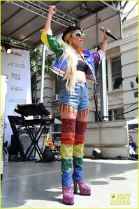 lady-gaga-gives-touching-speech-at-pride-event-04.jpg