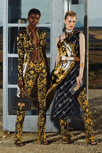 00020-VERSACE-RESORT-2020.thumb.jpg.1b8b36f9c38cda2a62bd9f12a646a06f.jpg