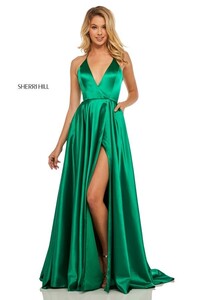 sherrihill-52921-emerald-dress-8.jpg-600.thumb.jpg.153b6b58bfbfe67feea013b7b5fd0965.jpg