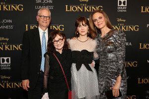 Zooey+Deschanel+World+Premiere+Disney+Lion+2C73RuEXFLxx.jpg