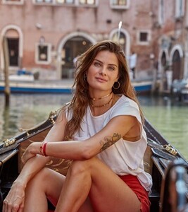 isabelifontana_67923921_154894212289271_8458058393605859856_n.jpg