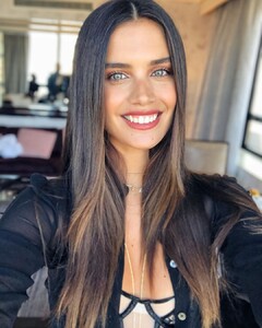 sarasampaio_66314657_2602506419769208_3394542706026454121_n.jpg