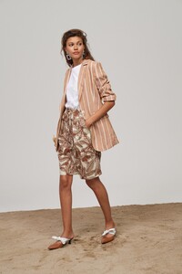 00014-BeatriceB-Ready-to-wear-Spring-2020.thumb.jpg.c4bb8f7d93e34a82e786ed34b2931e74.jpg