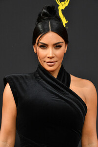 Kim+Kardashian+2019+Creative+Arts+Emmy+Awards+Nkt-M6cMtwlx.jpg