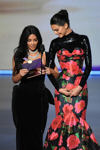 Kendall+Jenner+71st+Emmy+Awards+Show+5W6ZJYPwo_1x.jpg