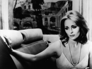 Faye Dunaway - white top and beads.jpg