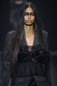 1723594390_VeraWangRunwaySeptember2019NewYorkFashionwS-zQig0acjx.thumb.jpg.8008ade0c726672a1702942690f69f6b.jpg