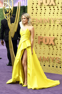 Kristin+Cavallari+71st+Emmy+Awards+Arrivals+FChZggYwF_Kx.jpg