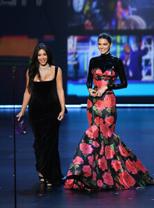 Kendall+Jenner+71st+Emmy+Awards+Show+L54QitDEj5fx.jpg