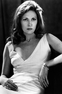 Faye Dunaway - white dress sitting.jpg