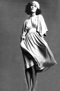 Faye Dunaway - white dress.jpg