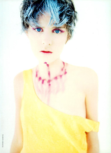 Colours_Saikusa_Vogue_Italia_March_1994_04.thumb.png.f193d6a4ef0a20e16457979a9ed8c8ce.png