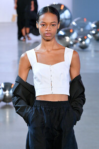 1844182919_NoonNoorRunwaySeptember2019NewYorkFashionDTk1f69306Mx.thumb.jpg.ac53ca6370685576a63b4a4c645e4f0c.jpg