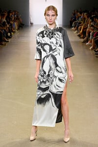 588853083_VictoriaHayesSpringSummer2020Runway75QqYA522Mpx.thumb.jpg.45512d9e0f62b4e7a0ffad04919f0951.jpg