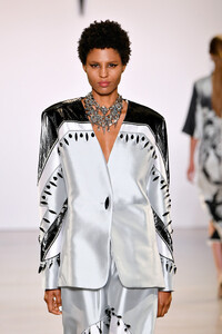 784156466_VictoriaHayesSpringSummer2020RunwayHKbr6C53cG2x.thumb.jpg.5a564684f9634323497006976903e27d.jpg