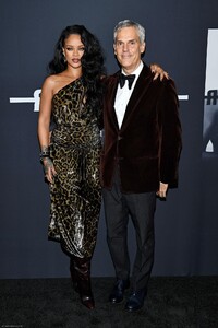 RIHANNA_BOOK_NYC_026.thumb.jpg.24881d35ebd40210965620d99dfa961b.jpg