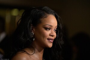 RIHANNA_BOOK_NYC_042.thumb.jpg.7e8ceb09adaf3bb64ed5a6f5f51e5a58.jpg