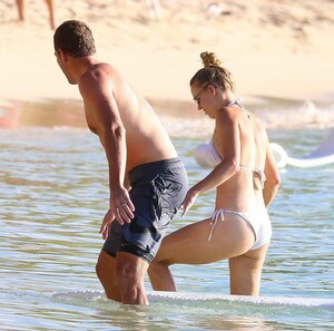 caroline-wozniacki-slips-into-a-white-bikini-while-enjoying-a-beach-day-with-husband-david-lee-in-barbados-281019_25.jpg