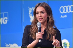 jessica-alba-talks-honest-company-building-business-bits-pretzels-founders-festival-10.thumb.jpg.8357950446d452c9a1d6bd42cd3cee5a.jpg