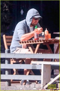 leonardo-dicaprio-enjoys-solo-lunch-before-meeting-up-with-camila-morrone-01.jpg