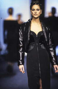 1383731675_Lanvin1993WomenRTW100.thumb.jpg.238c73d715d0249f2810ddace663a38e.jpg