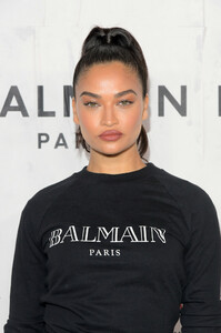 Shanina+Shaik+PUMA+x+Balmain+created+Cara+96IANV-du70x.jpg