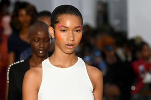 758741119_MakiOhRunwaySeptember2019NewYorkFashion1dxoW_0skW0x.thumb.jpg.9a105a621f2e965626ee2387bbbe3558.jpg