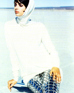 Lindbergh_Prada_Spring_Summer_1991_14.thumb.png.902c5383bdb91cc75c1299315f34cc37.png