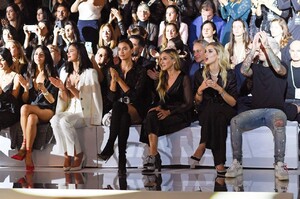 irina-shayk-sarah-jessica-parker-and-chiara-ferragni-intimissimi-show-in-verona-10-29-2019-0.jpg