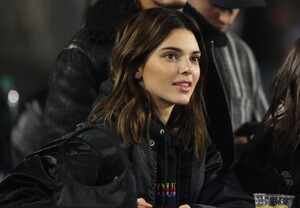 kendall-jenner-los-angeles-rams-vs.-baltimore-ravens-game-in-la-11-25-2019-9.jpg