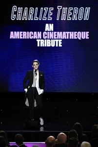 kristen-stewart-2019-annual-american-cinematheque-awards-4.jpg