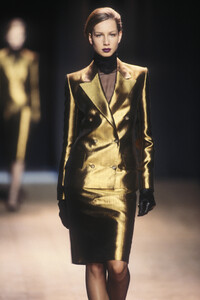 yves_saint_laurent_wf_2000_13.thumb.JPG.84307055915d0225e741d66b3cf44b6b.JPG