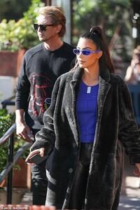 22228600-7791719-Loyal_Kim_Kardashian_met_up_for_lunch_with_longtime_BFF_Jonathan-a-45_1576305845069.jpg