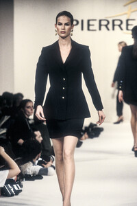 768601958_PierreBalmain1994WomenRTW59.thumb.jpg.5ef4d8924743d18c341953fd83a033bd.jpg