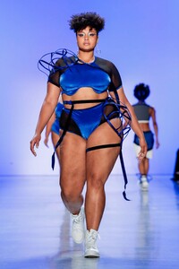 Chromat-RTW-SS20-New-York-5427-1567914103.thumb.jpg.44072c085800809123d6c1a34d42e2fd.jpg