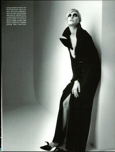 Saikusa_Vogue_Italia_September_1995_04.thumb.jpg.cc54907d4aa06e6be0454a0475f75978.jpg