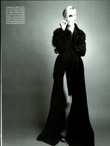 Saikusa_Vogue_Italia_September_1995_06.thumb.jpg.4d80d236288a1ce828b81ab419031e43.jpg