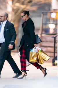 irina-shayk-with-bags-of-presents-12-25-2019-5.jpg