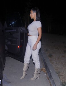 kim-kardashian-heading-out-for-dinner-in-los-angeles-12-04-2019-5.jpg